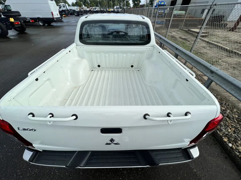 Mitsubishi L200 4x4 - 8 UNITS in WHITE 2.5 D GL Double Cab - EURO 2 - NEW!! Ready for work!!!** - Pick-up, Bestelwagen met dubbele cabine: afbeelding 4 Mitsubishi L200 4x4 - 8 UNITS in WHITE 2.5 D GL Double Cab - EURO 2 - NEW!! Ready for work!!!** - Pick-up, Bestelwagen met dubbele cabine: afbeelding 4