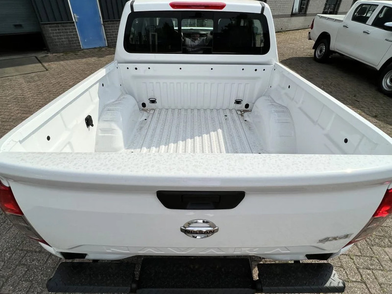 Nissan Navara 4x4 - 22 UNITS - 2.5 D Double Cab - XE - EURO 2 - NEW!! READY FOR WORK!!! - Pick-up, Bestelwagen met dubbele cabine: afbeelding 4 Nissan Navara 4x4 - 22 UNITS - 2.5 D Double Cab - XE - EURO 2 - NEW!! READY FOR WORK!!! - Pick-up, Bestelwagen met dubbele cabine: afbeelding 4