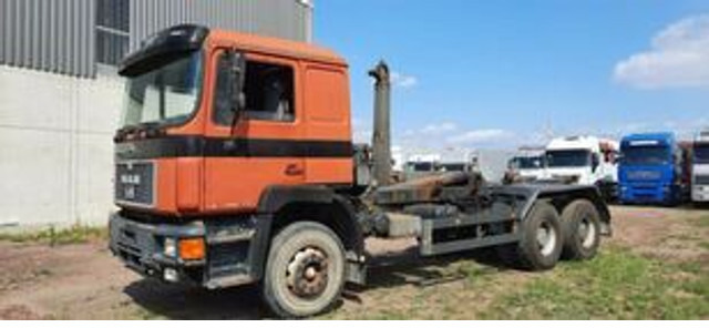 MAN 26.272 K Abroller Blatt/Blatt 6x4 - Haakarmsysteem vrachtwagen: afbeelding 1 MAN 26.272 K Abroller Blatt/Blatt 6x4 - Haakarmsysteem vrachtwagen: afbeelding 1