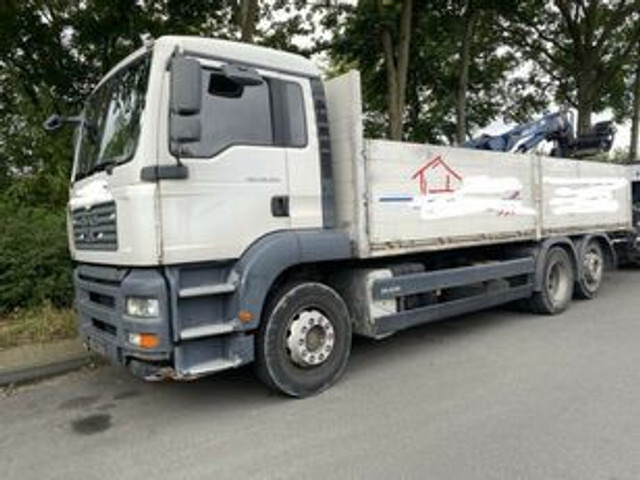 MAN 26.320 Pritsche mit Kran Tirre 170 - Vrachtwagen met open laadbak, Kraanwagen: afbeelding 2 MAN 26.320 Pritsche mit Kran Tirre 170 - Vrachtwagen met open laadbak, Kraanwagen: afbeelding 2