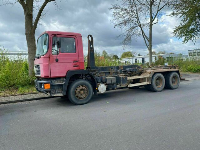 MAN 26.372K 6x4 Abrollkipper AHK Blatt/Blatt - Haakarmsysteem vrachtwagen: afbeelding 2 MAN 26.372K 6x4 Abrollkipper AHK Blatt/Blatt - Haakarmsysteem vrachtwagen: afbeelding 2