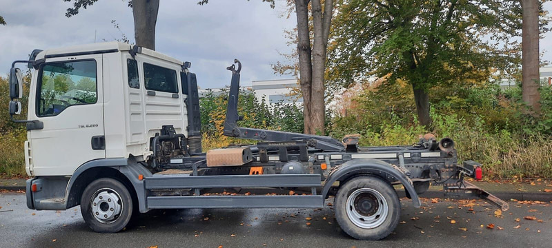 MAN TGL 8.220 Abrollkipper - Haakarmsysteem vrachtwagen: afbeelding 3 MAN TGL 8.220 Abrollkipper - Haakarmsysteem vrachtwagen: afbeelding 3