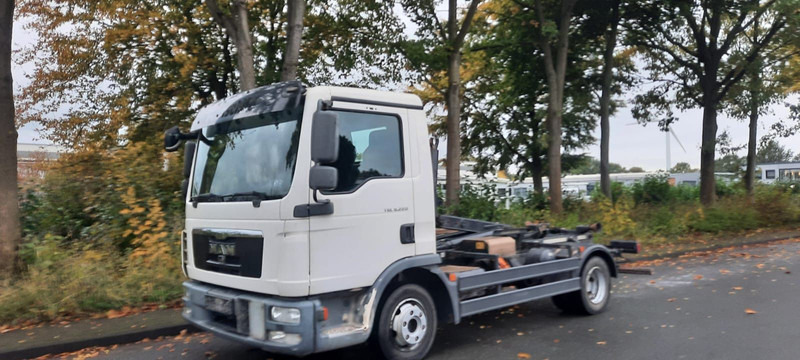 MAN TGL 8.220 Abrollkipper - Haakarmsysteem vrachtwagen: afbeelding 2 MAN TGL 8.220 Abrollkipper - Haakarmsysteem vrachtwagen: afbeelding 2