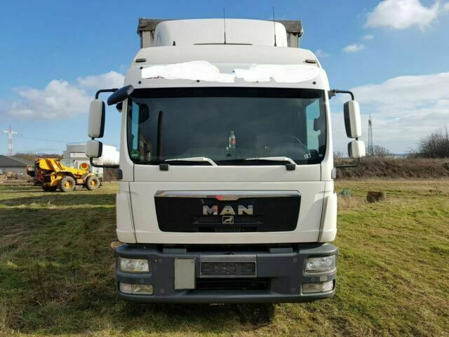 MAN TGL8.240 G.Haus/2xBett Klima AHK - Schuifzeilen vrachtwagen: afbeelding 1 MAN TGL8.240 G.Haus/2xBett Klima AHK - Schuifzeilen vrachtwagen: afbeelding 1