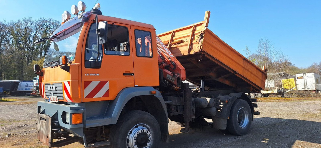 MAN TGM 18.240PS 4x4 3.S-Kipper mit Kran - Kipper vrachtwagen, Kraanwagen: afbeelding 1 MAN TGM 18.240PS 4x4 3.S-Kipper mit Kran - Kipper vrachtwagen, Kraanwagen: afbeelding 1