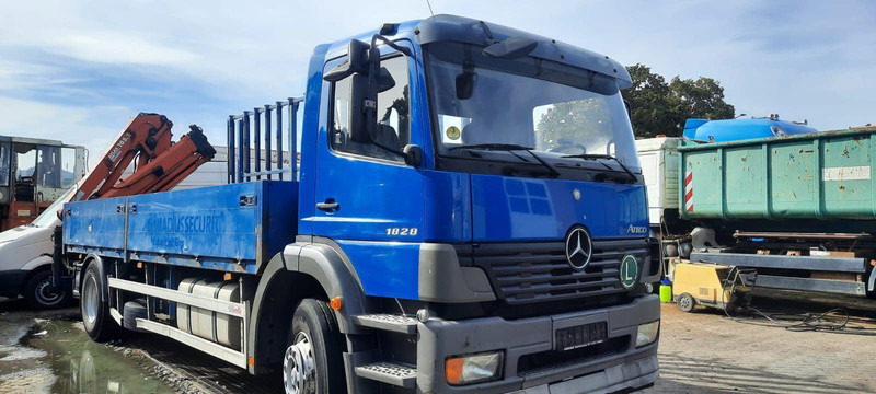 Mercedes-Benz 1828 Pritsche+Glastransport - Vrachtwagen met open laadbak, Kraanwagen: afbeelding 1 Mercedes-Benz 1828 Pritsche+Glastransport - Vrachtwagen met open laadbak, Kraanwagen: afbeelding 1
