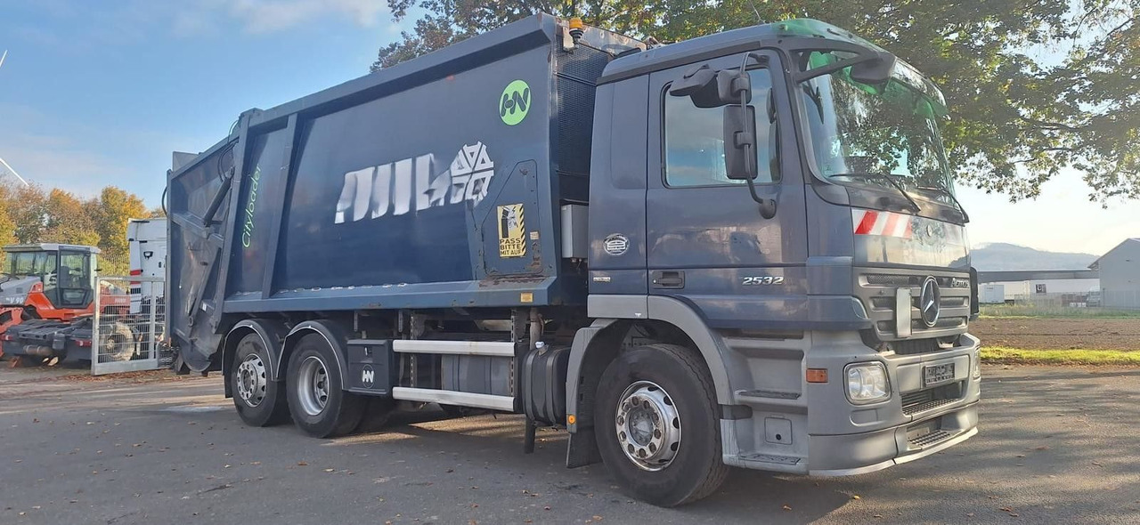 Mercedes-Benz 2632 Müllwgen 6x2 M.Haus E5 Blatt/Luft - Vuilniswagen: afbeelding 2 Mercedes-Benz 2632 Müllwgen 6x2 M.Haus E5 Blatt/Luft - Vuilniswagen: afbeelding 2