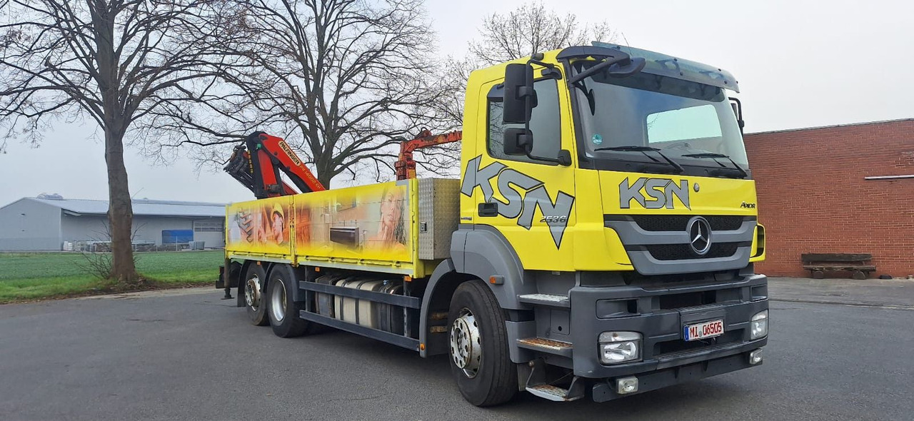 Mercedes-Benz 2636 Axor 3-Achser 6x2 mit Kran PK14002+Funk - Vrachtwagen met open laadbak, Kraanwagen: afbeelding 1 Mercedes-Benz 2636 Axor 3-Achser 6x2 mit Kran PK14002+Funk - Vrachtwagen met open laadbak, Kraanwagen: afbeelding 1