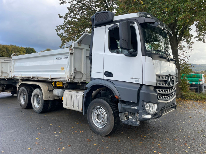 Mercedes-Benz 2648 3348 - Kipper vrachtwagen: afbeelding 4 Mercedes-Benz 2648 3348 - Kipper vrachtwagen: afbeelding 4