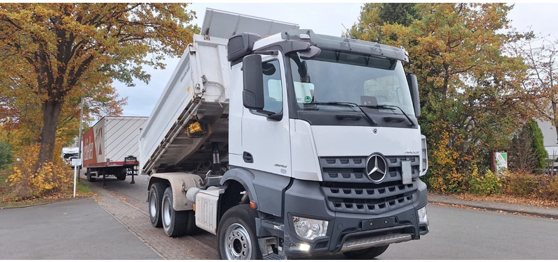 Mercedes-Benz 2648 3348 - Kipper vrachtwagen: afbeelding 1 Mercedes-Benz 2648 3348 - Kipper vrachtwagen: afbeelding 1