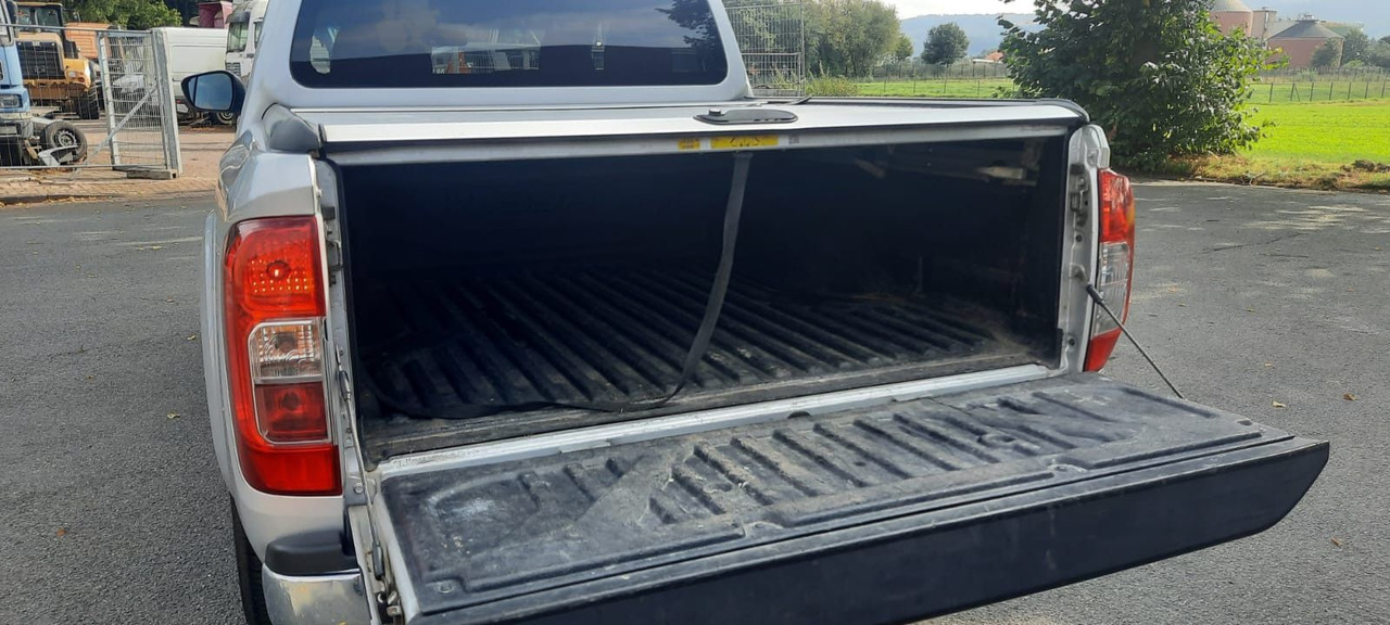 Nissan Navara NP300 N-Connecta Double Cab 4x4 - SUV: afbeelding 5 Nissan Navara NP300 N-Connecta Double Cab 4x4 - SUV: afbeelding 5