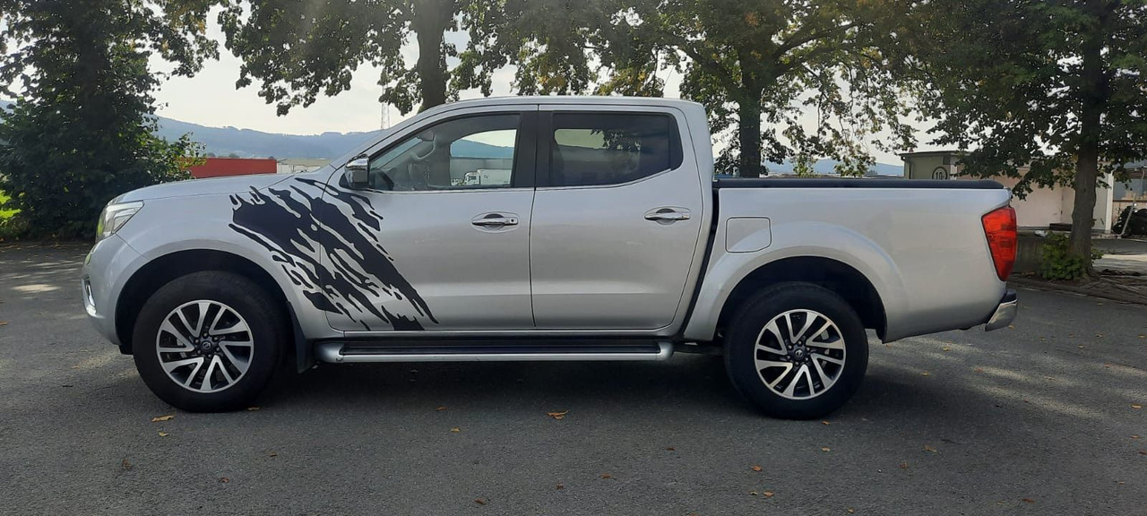 Nissan Navara NP300 N-Connecta Double Cab 4x4 - SUV: afbeelding 2 Nissan Navara NP300 N-Connecta Double Cab 4x4 - SUV: afbeelding 2