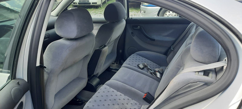 SEAT Toledo Signo 1,8 20V Autom - Personenwagen: afbeelding 5 SEAT Toledo Signo 1,8 20V Autom - Personenwagen: afbeelding 5