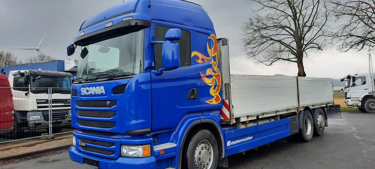 Scania G440 Pritsche 6x2 Kran am Heck vor. - Vrachtwagen met open laadbak, Kraanwagen: afbeelding 1 Scania G440 Pritsche 6x2 Kran am Heck vor. - Vrachtwagen met open laadbak, Kraanwagen: afbeelding 1
