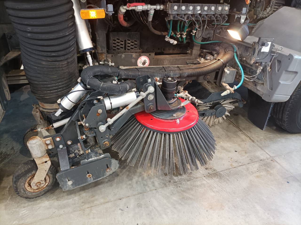 Veegwagen MERCEDES-BENZ Atego 1018 Zamiatarka Kehrmaschine BUCHER Szczotki L/R PM10 2 Silniki 2012r: afbeelding 11