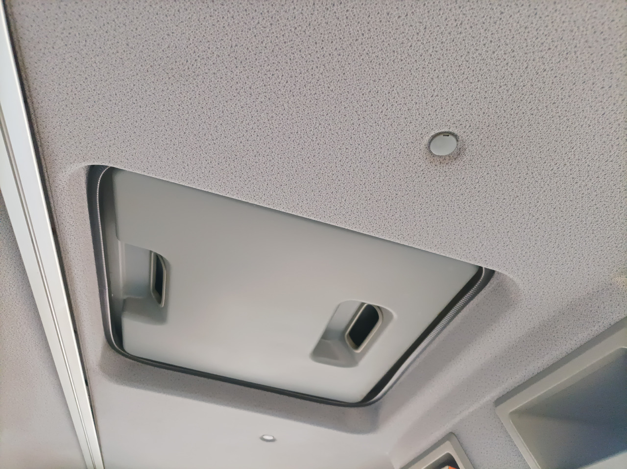 Veegwagen MERCEDES-BENZ Atego 1018 Zamiatarka Kehrmaschine BUCHER Szczotki L/R PM10 2 Silniki 2012r: afbeelding 29