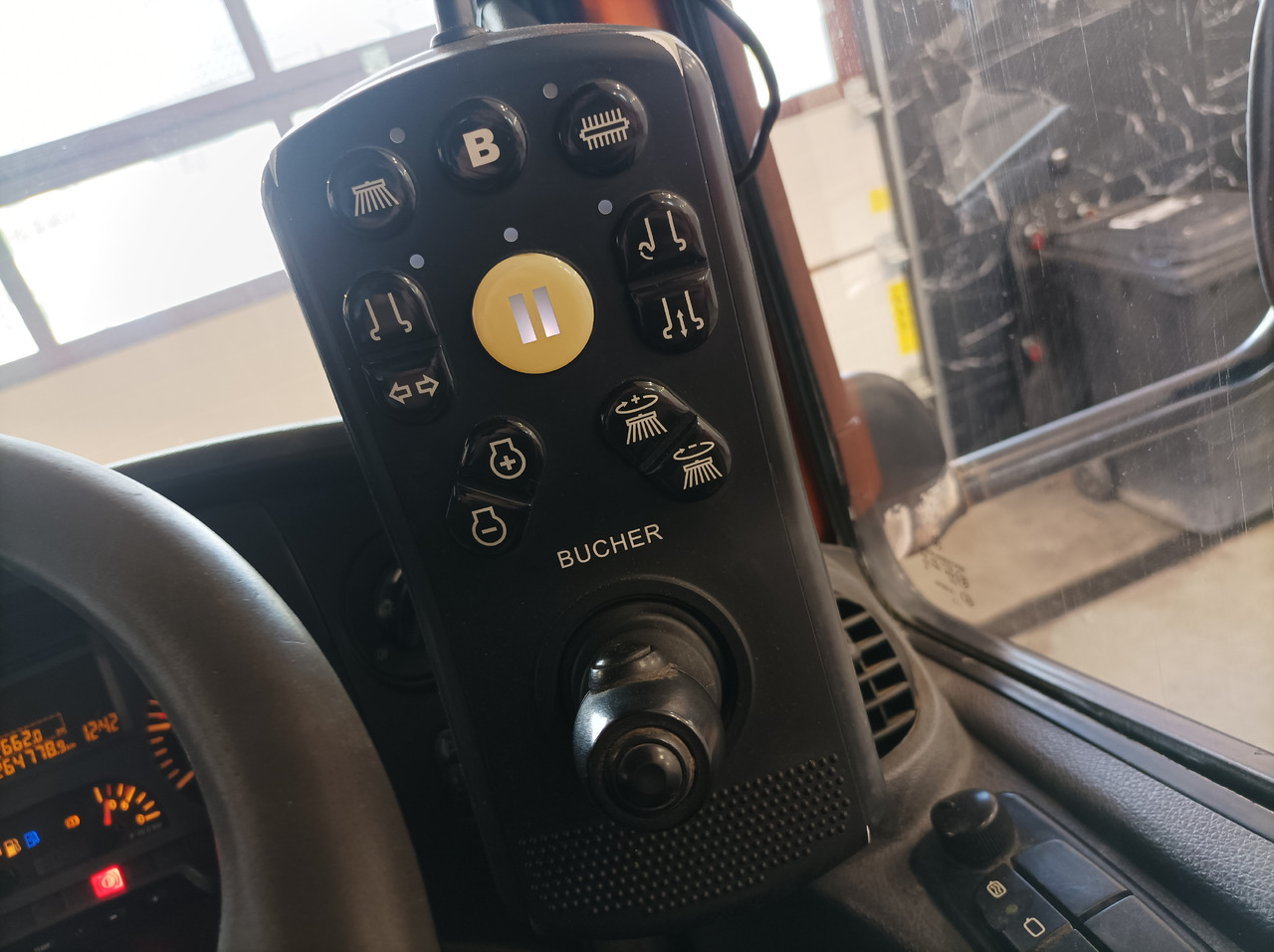 Veegwagen MERCEDES-BENZ Atego 1018 Zamiatarka Kehrmaschine BUCHER Szczotki L/R PM10 2 Silniki 2012r: afbeelding 26