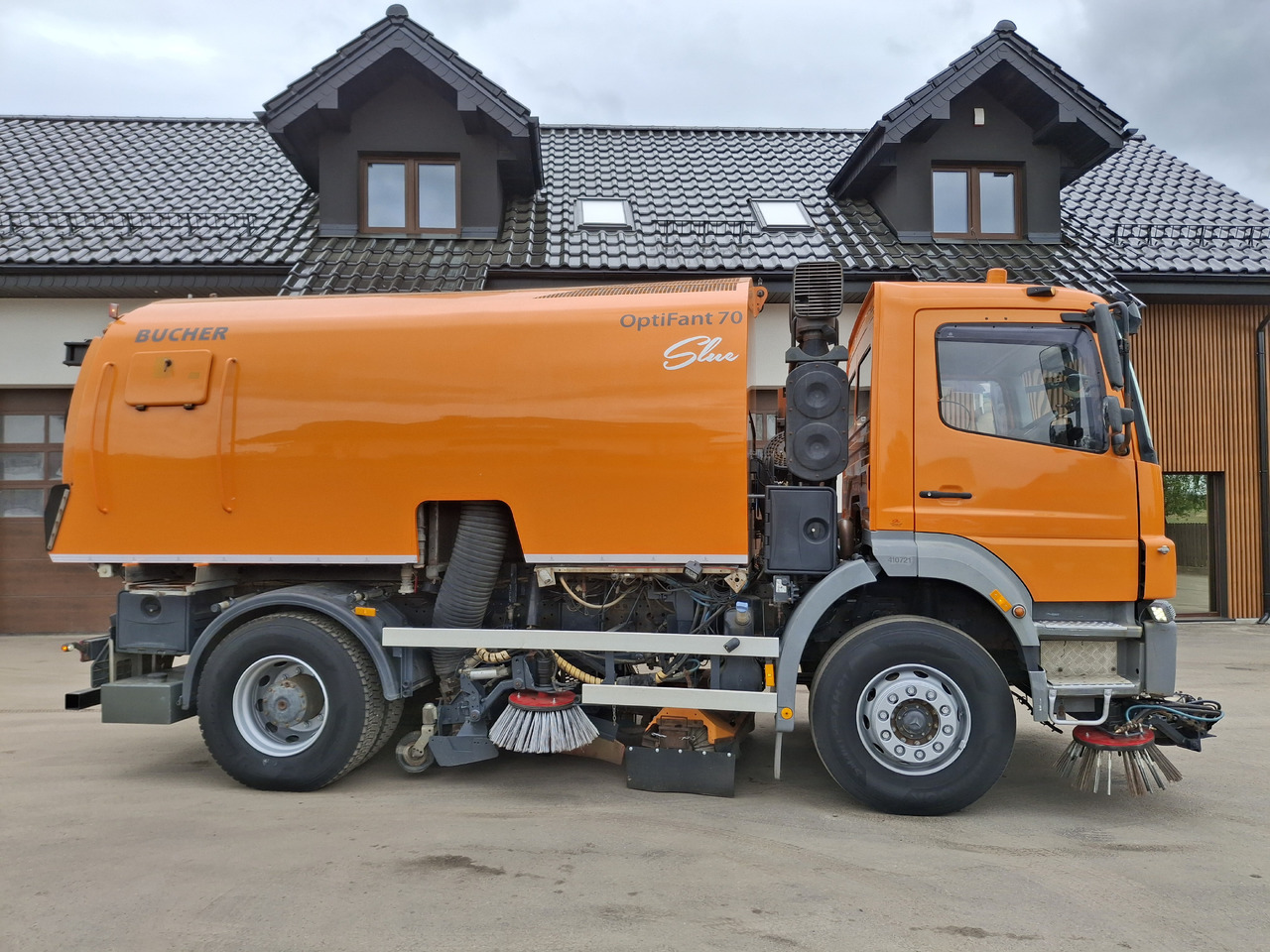 MERCEDES-BENZ Axor 1823 Zamiatarka Kehrmaschine BUCHER 2 Motoren Szczotki L/R Sweeper - Veegwagen: afbeelding 5 MERCEDES-BENZ Axor 1823 Zamiatarka Kehrmaschine BUCHER 2 Motoren Szczotki L/R Sweeper - Veegwagen: afbeelding 5