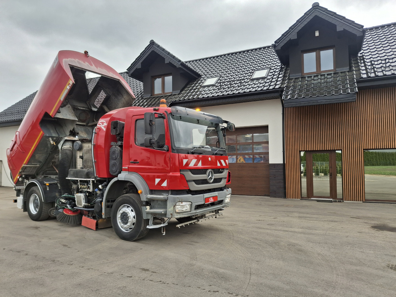 MERCEDES-BENZ Axor 1829 Zamiatarka Kehrmaschine BUCHER 2 Motoren Karcher PM10 Odchwaszczarka Sweeper - Veegwagen: afbeelding 5 MERCEDES-BENZ Axor 1829 Zamiatarka Kehrmaschine BUCHER 2 Motoren Karcher PM10 Odchwaszczarka Sweeper - Veegwagen: afbeelding 5