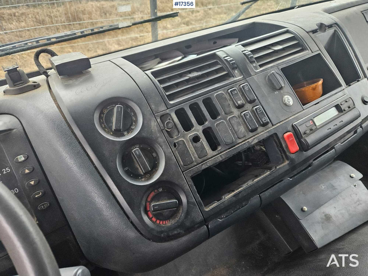 Kipper vrachtwagen 2003 Mercedes-Benz Atego 1823: afbeelding 17