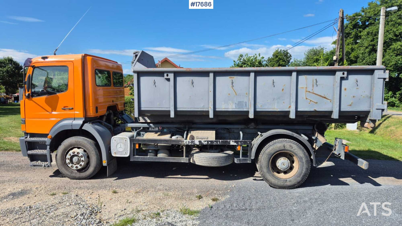 Mercedes-Benz 1828 hooklift (1999) two containers - Haakarmsysteem vrachtwagen: afbeelding 4 Mercedes-Benz 1828 hooklift (1999) two containers - Haakarmsysteem vrachtwagen: afbeelding 4
