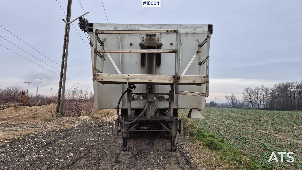 Semi-trailer truck, tipper SCHMITZ SKI 24 8.2 (2008) - Kipper oplegger: afbeelding 2 Semi-trailer truck, tipper SCHMITZ SKI 24 8.2 (2008) - Kipper oplegger: afbeelding 2