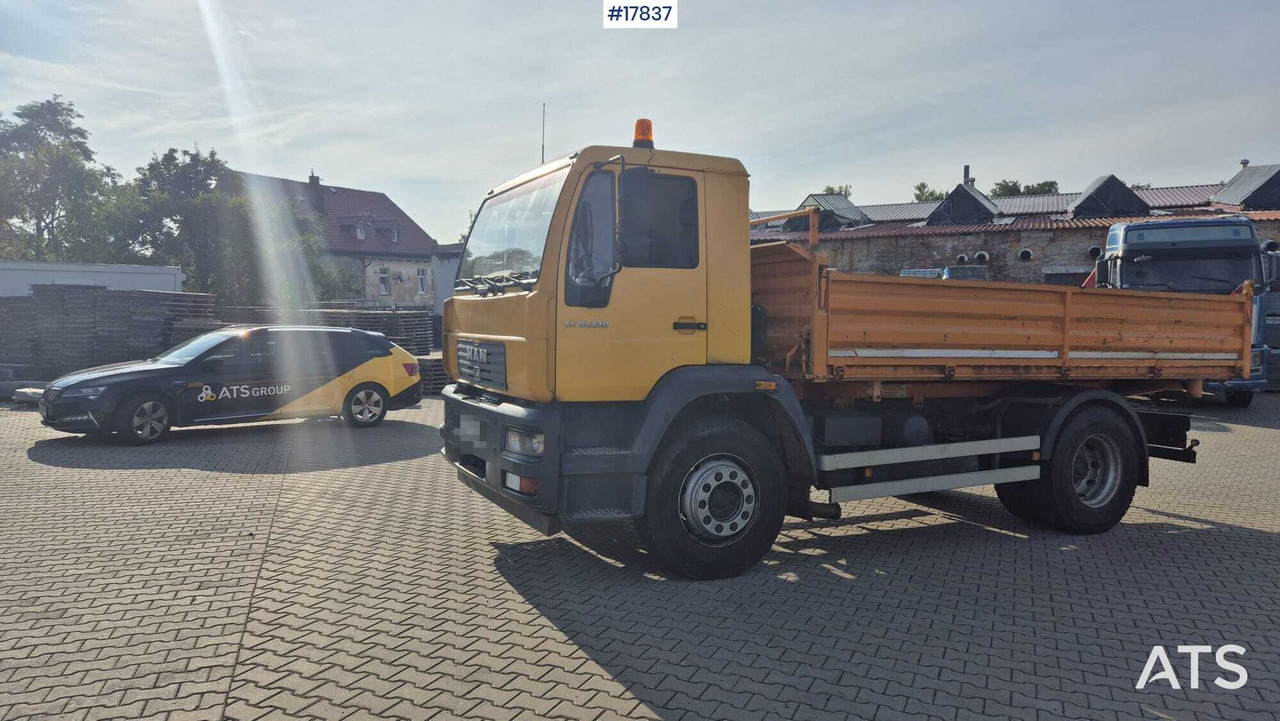 Tipper MAN 18.225 LC (2003) - Kipper vrachtwagen: afbeelding 5 Tipper MAN 18.225 LC (2003) - Kipper vrachtwagen: afbeelding 5