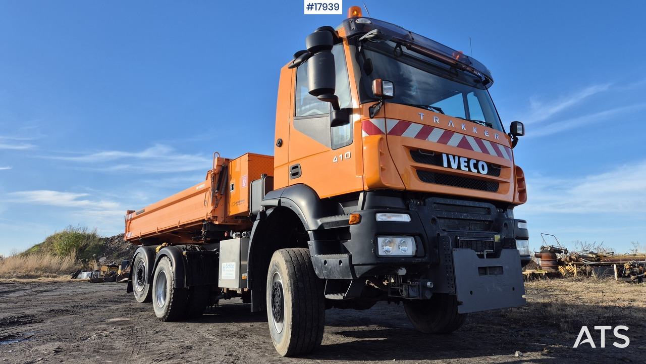 Tipper/sand spreader IVECO TRAKKER 410 6x4 (2008) - Kipper vrachtwagen: afbeelding 2 Tipper/sand spreader IVECO TRAKKER 410 6x4 (2008) - Kipper vrachtwagen: afbeelding 2