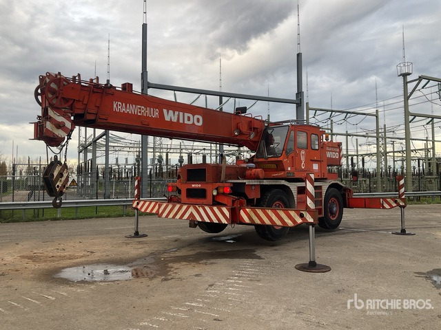 1990 Kato KR-250 25 ton 4x4x4 Rough Terrain Crane - Alle terrein kraan: afbeelding 1 1990 Kato KR-250 25 ton 4x4x4 Rough Terrain Crane - Alle terrein kraan: afbeelding 1