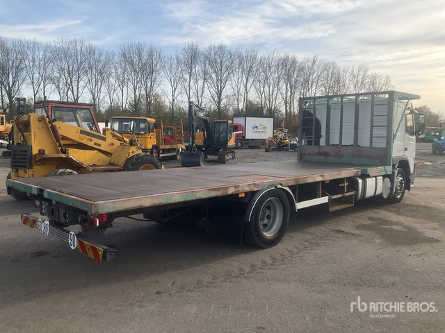 2002 Volvo FM280 4x2 Sleeper Flatbed Truck - Vrachtwagen met open laadbak: afbeelding 3 2002 Volvo FM280 4x2 Sleeper Flatbed Truck - Vrachtwagen met open laadbak: afbeelding 3