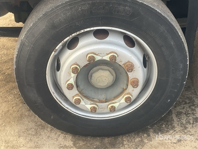 2002 Volvo FM280 4x2 Sleeper Flatbed Truck - Vrachtwagen met open laadbak: afbeelding 5 2002 Volvo FM280 4x2 Sleeper Flatbed Truck - Vrachtwagen met open laadbak: afbeelding 5