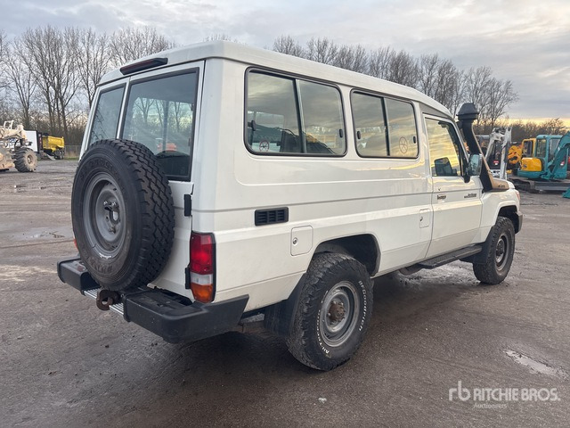 2018 Toyota Land Cruiser SUV - SUV: afbeelding 3 2018 Toyota Land Cruiser SUV - SUV: afbeelding 3