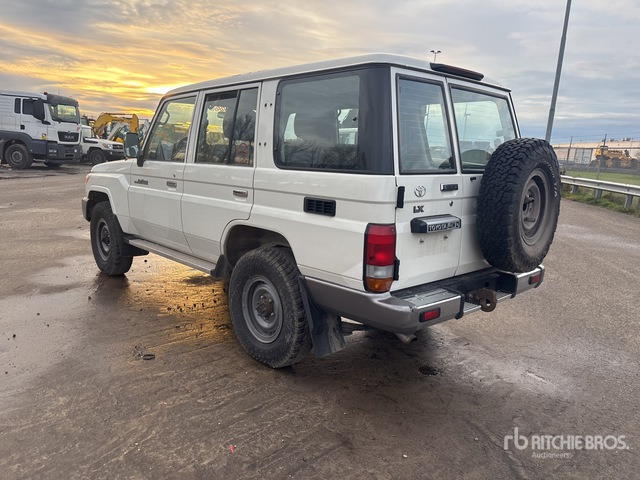 2020 Toyota Land Cruiser 4WD SUV - SUV: afbeelding 2 2020 Toyota Land Cruiser 4WD SUV - SUV: afbeelding 2