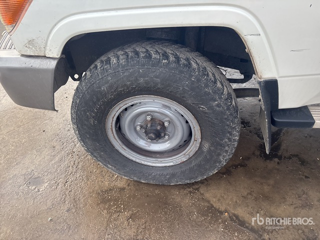 2020 Toyota Land Cruiser 4WD SUV - SUV: afbeelding 4 2020 Toyota Land Cruiser 4WD SUV - SUV: afbeelding 4