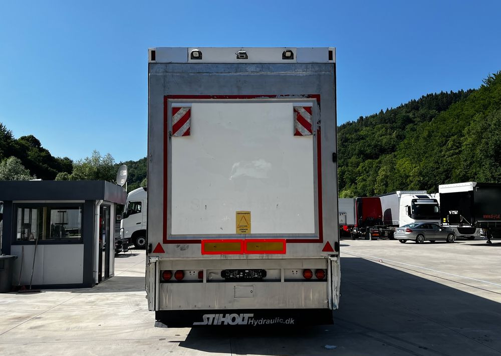 Pezzaioli HMK Industri // Do przewozu zwierząt // 2004 Rok // 3 Pokłady // Waga // Osi skrętne // Oznonacja // - Veewagen oplegger: afbeelding 5 Pezzaioli HMK Industri // Do przewozu zwierząt // 2004 Rok // 3 Pokłady // Waga // Osi skrętne // Oznonacja // - Veewagen oplegger: afbeelding 5