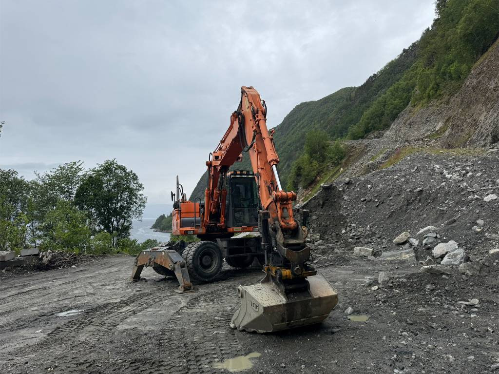Doosan 140 W - Mobiele graafmachine: afbeelding 3 Doosan 140 W - Mobiele graafmachine: afbeelding 3