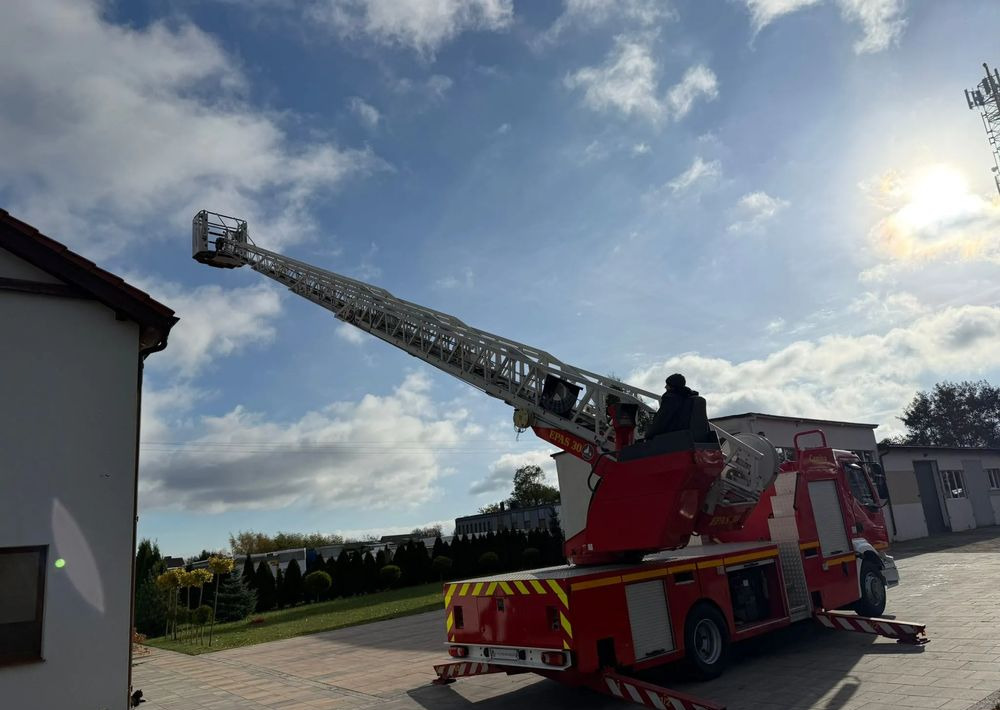 Renault Midlum 210 - Brandweerwagen: afbeelding 3 Renault Midlum 210 - Brandweerwagen: afbeelding 3