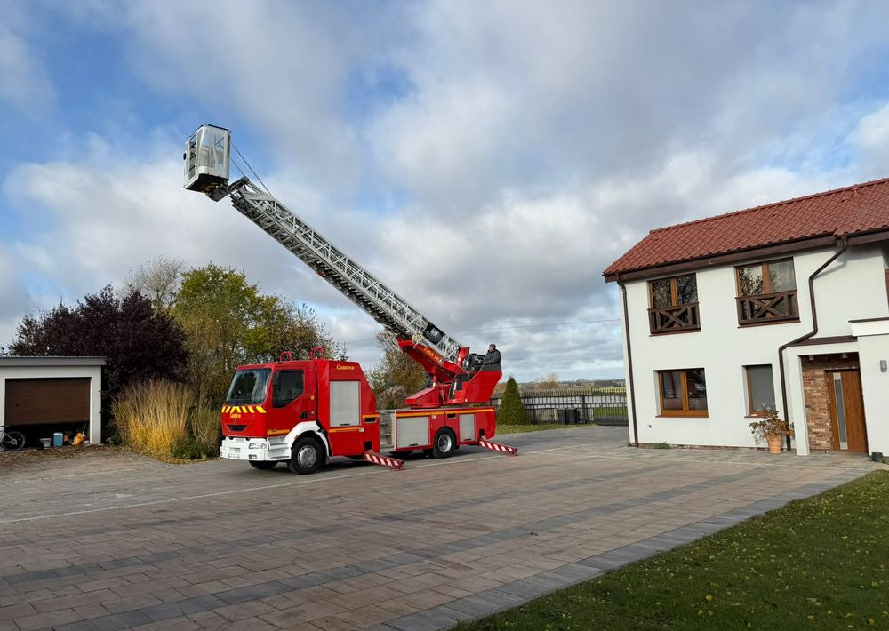 Renault Midlum 210 - Brandweerwagen: afbeelding 2 Renault Midlum 210 - Brandweerwagen: afbeelding 2