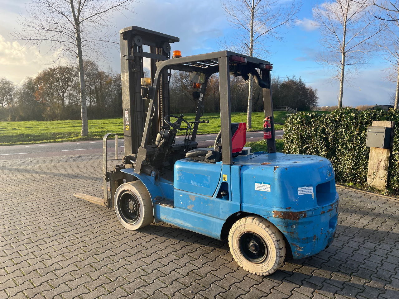 Nissan 3.5 tons diesel heftruck triplo 5.50m Hefhoogte 2000 uur - Heftruck: afbeelding 2 Nissan 3.5 tons diesel heftruck triplo 5.50m Hefhoogte 2000 uur - Heftruck: afbeelding 2