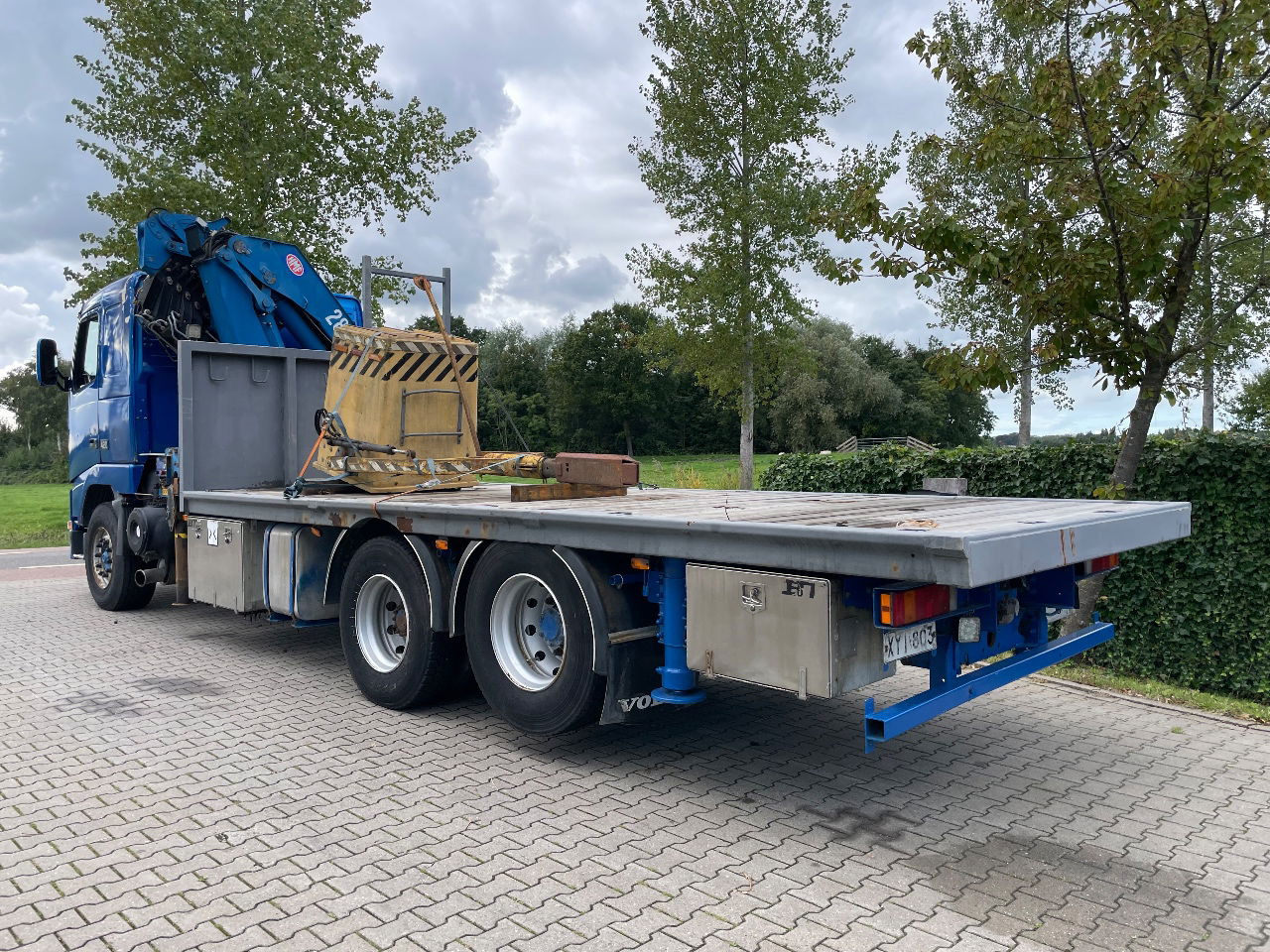 Volvo FH 16 FH16 420 with HMF 2820 crane with jib and front stamps Very Good Condition - Kraanwagen: afbeelding 3 Volvo FH 16 FH16 420 with HMF 2820 crane with jib and front stamps Very Good Condition - Kraanwagen: afbeelding 3