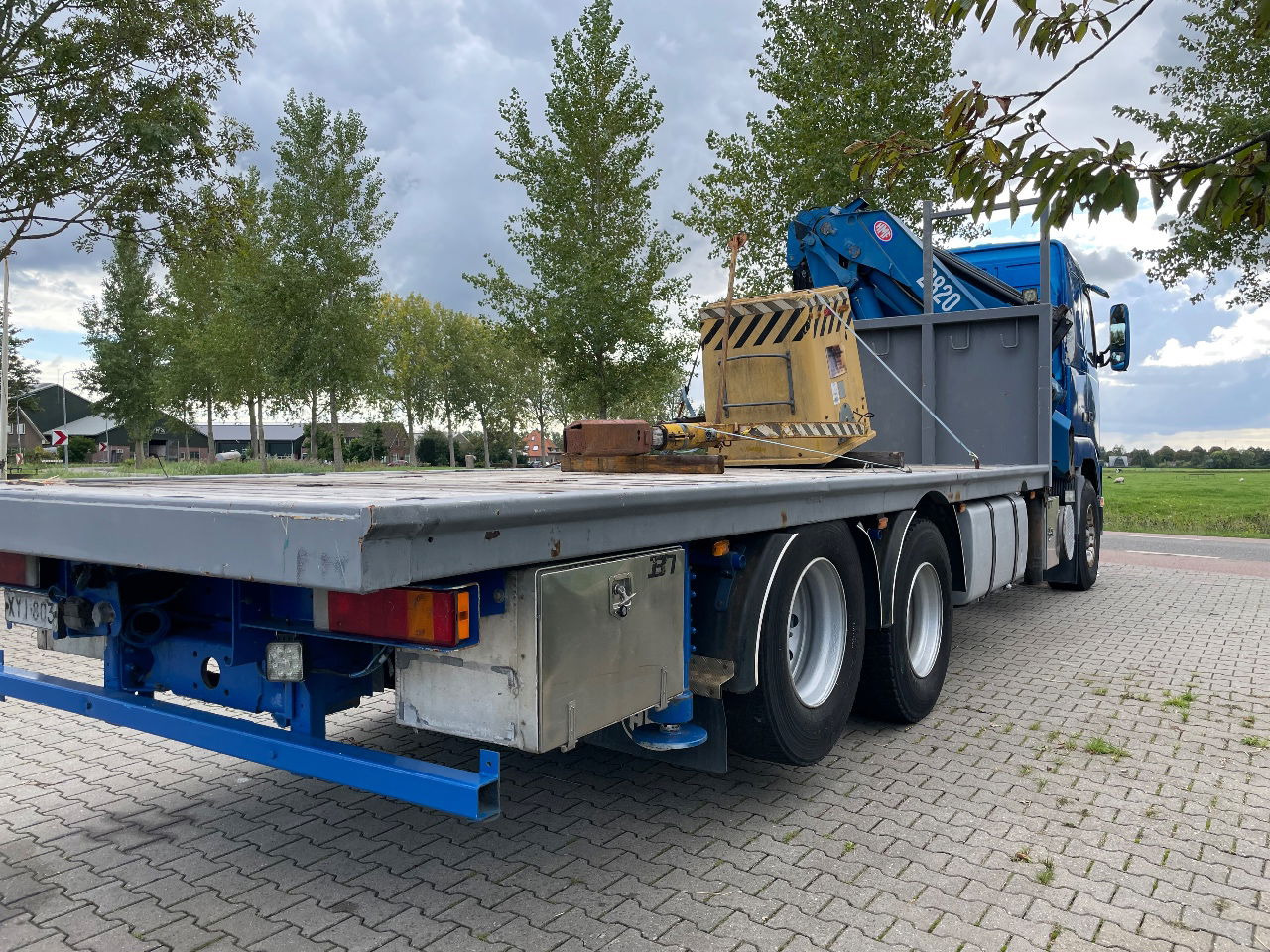 Volvo FH 16 FH16 420 with HMF 2820 crane with jib and front stamps Very Good Condition - Kraanwagen: afbeelding 5 Volvo FH 16 FH16 420 with HMF 2820 crane with jib and front stamps Very Good Condition - Kraanwagen: afbeelding 5