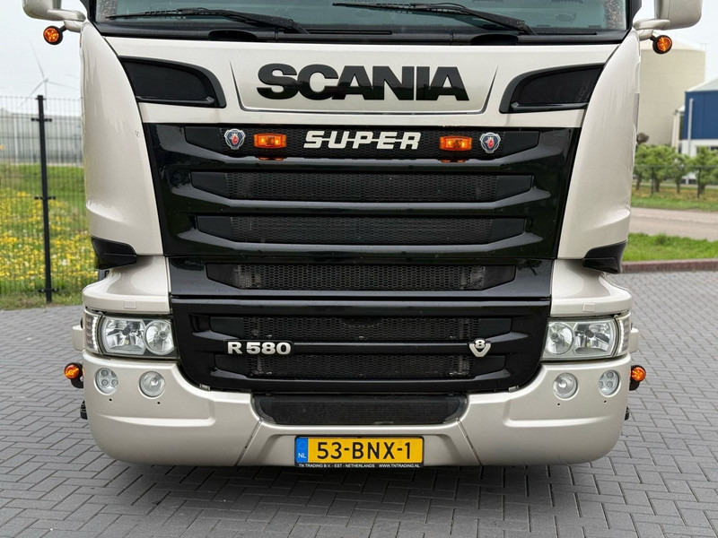 Scania R 580 SHOWTRUCK, VOLLUCHT, VOL SPOILER, RETARDER, SCHUIFSCHOTEL. - Trekker: afbeelding 5 Scania R 580 SHOWTRUCK, VOLLUCHT, VOL SPOILER, RETARDER, SCHUIFSCHOTEL. - Trekker: afbeelding 5