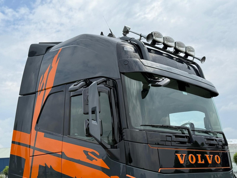 Volvo FH 13.500XL RETARDER, I-PARK COOL, 2 TANKS, XENON, SHOWTRUCK! - Trekker: afbeelding 3 Volvo FH 13.500XL RETARDER, I-PARK COOL, 2 TANKS, XENON, SHOWTRUCK! - Trekker: afbeelding 3