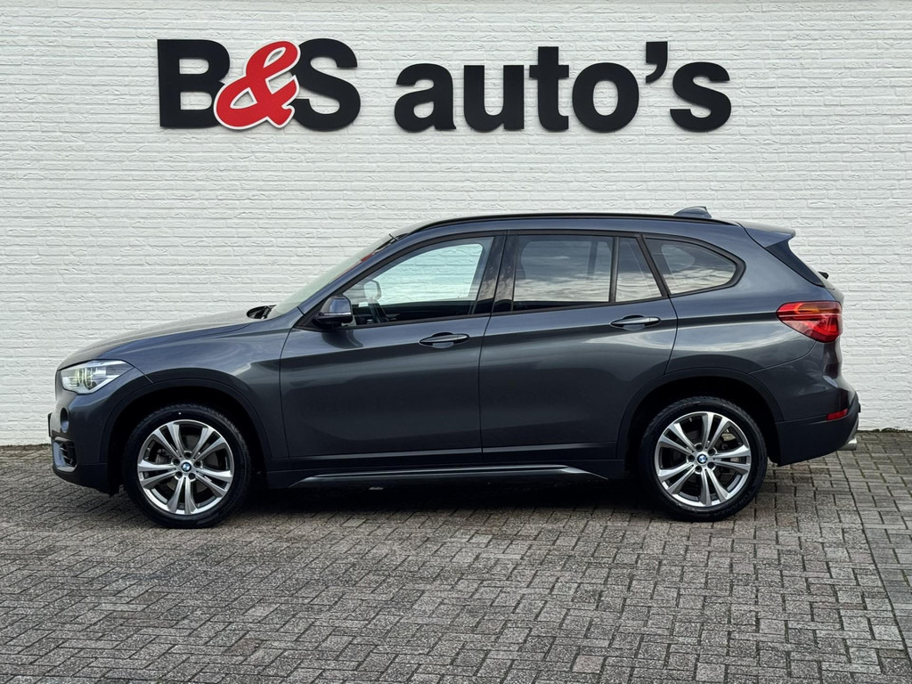 BMW X1-SDrive18i High Executive Automaat Cruise control Climate control Stoelverwarming Navigatie Full LED Head-up display Camera - SUV: afbeelding 5 BMW X1-SDrive18i High Executive Automaat Cruise control Climate control Stoelverwarming Navigatie Full LED Head-up display Camera - SUV: afbeelding 5