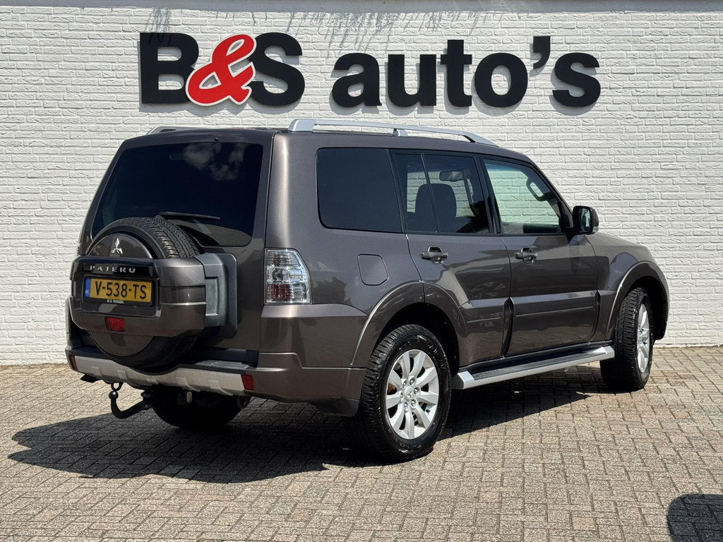 Mitsubishi PAJERO 3.2 DI-D Instyle High Roof Side Window Van Cruise control Climate control Rockford Audio Pano - SUV: afbeelding 2 Mitsubishi PAJERO 3.2 DI-D Instyle High Roof Side Window Van Cruise control Climate control Rockford Audio Pano - SUV: afbeelding 2