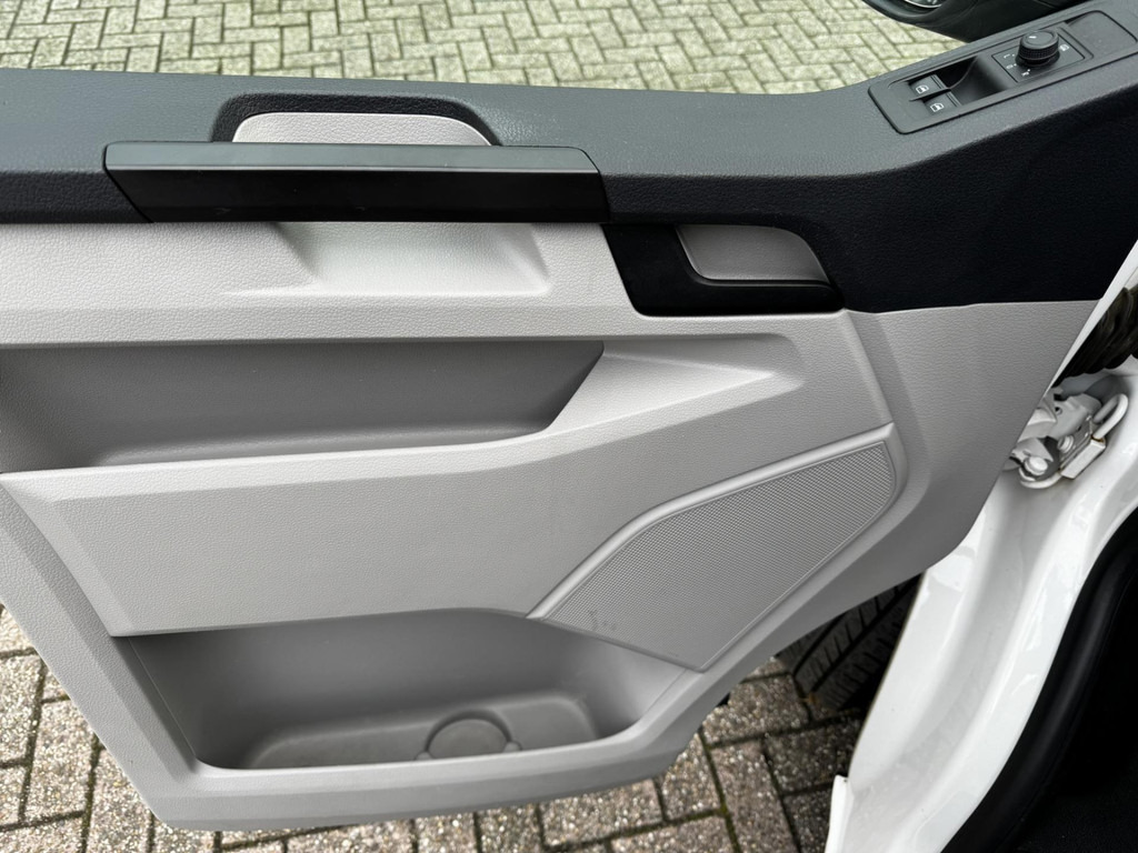 Volkswagen Transporter Kombi-T6 2.0 TDI 9 persoons Cruise control Airco Verwarmbare buitenspiegels - Personenvervoer: afbeelding 5 Volkswagen Transporter Kombi-T6 2.0 TDI 9 persoons Cruise control Airco Verwarmbare buitenspiegels - Personenvervoer: afbeelding 5
