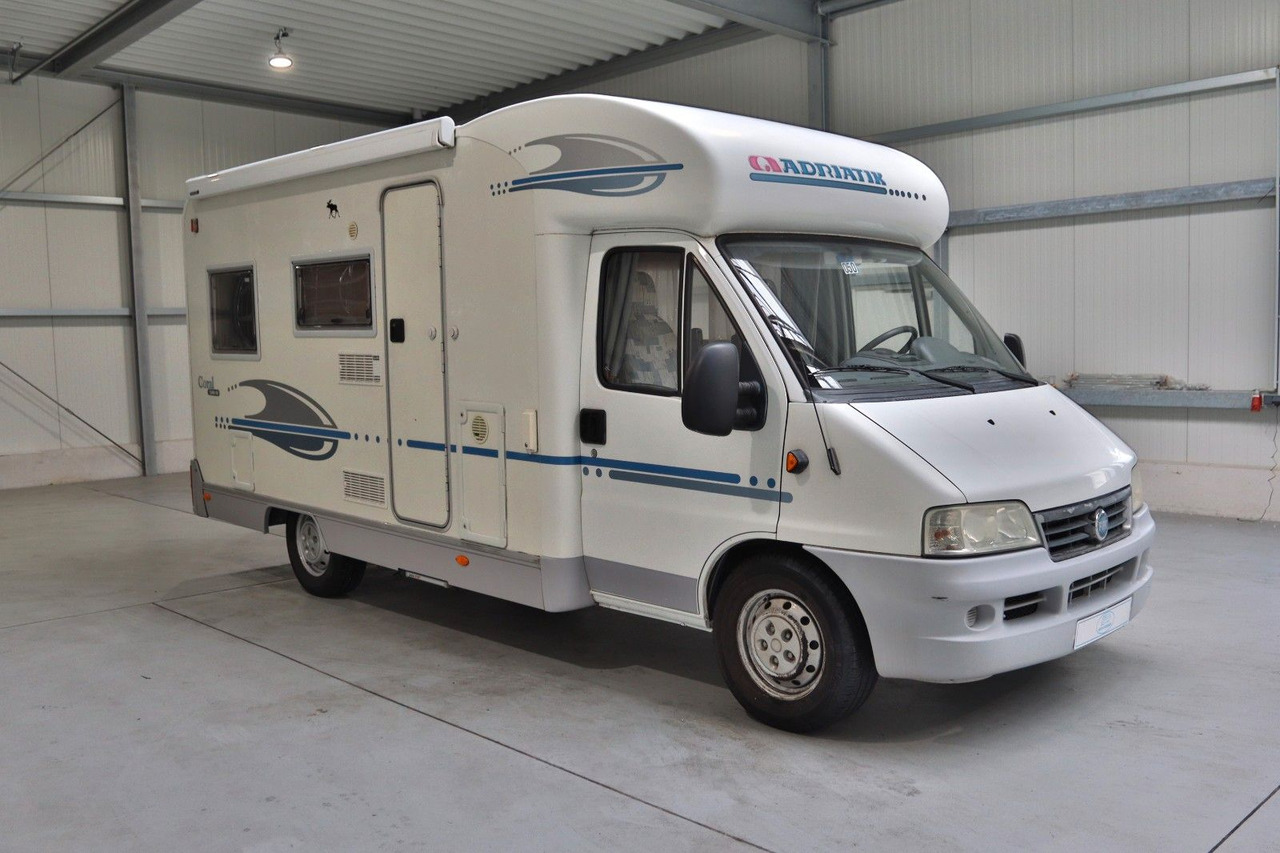 Adria Coral 590 DS / Festbett / Sehr gepflegt - Half integraal camper: afbeelding 1 Adria Coral 590 DS / Festbett / Sehr gepflegt - Half integraal camper: afbeelding 1