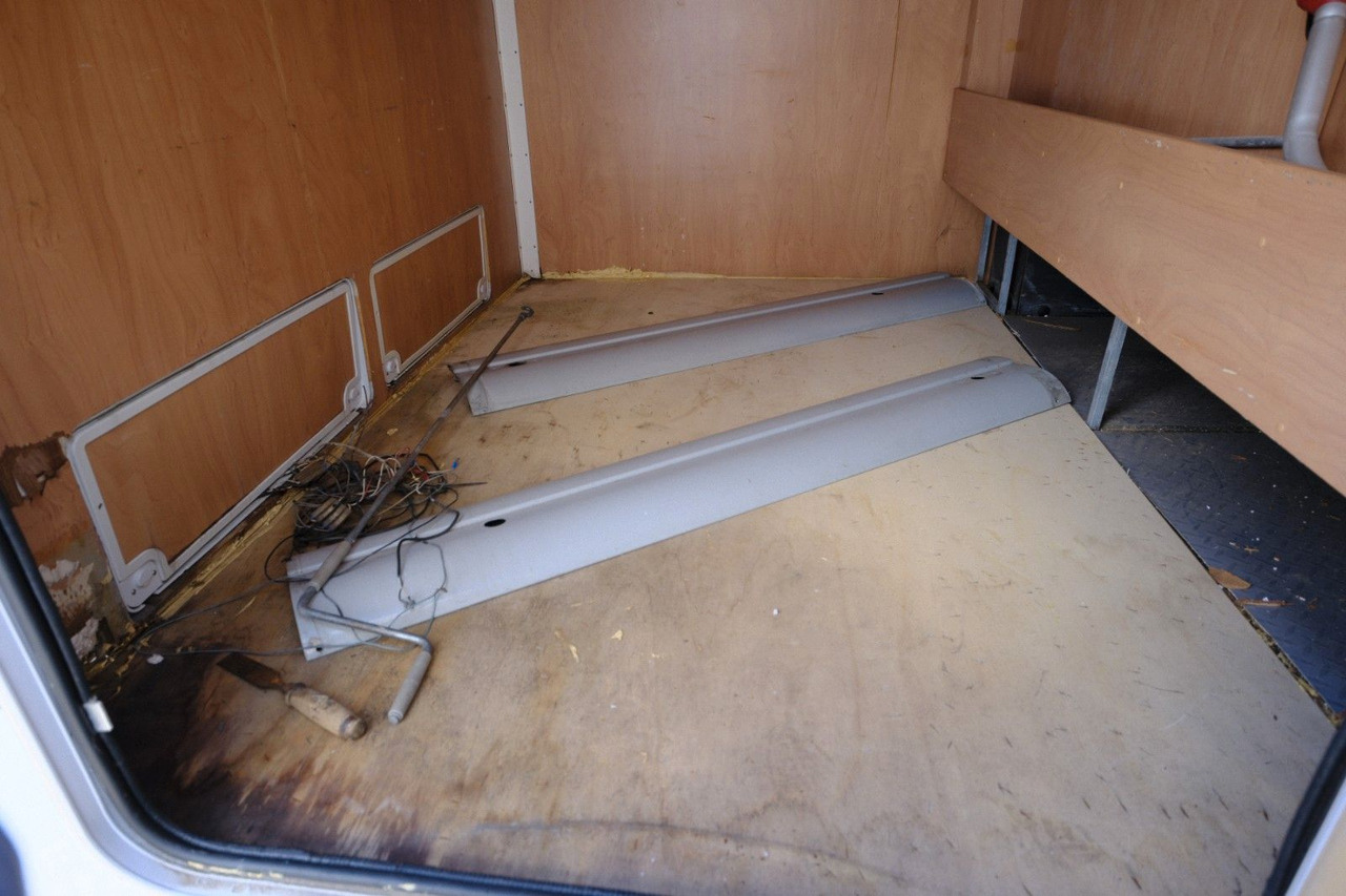 Bürstner A 747-2/Festbett+Garage/Klima/Markise/dop.Boden Bürstner A 747-2/Festbett+Garage/Klima/Markise/dop.Boden - Alkoof camper: afbeelding 5 Bürstner A 747-2/Festbett+Garage/Klima/Markise/dop.Boden Bürstner A 747-2/Festbett+Garage/Klima/Markise/dop.Boden - Alkoof camper: afbeelding 5