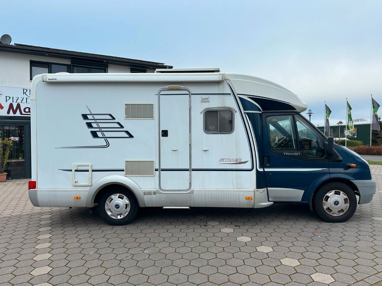 HYMER / ERIBA / HYMERCAR TRAMP T 572 CL/Festbett/Klima/Markise HYMER / ERIBA / HYMERCAR TRAMP T 572 CL/Festbett/Klima/Markise - Half integraal camper: afbeelding 4 HYMER / ERIBA / HYMERCAR TRAMP T 572 CL/Festbett/Klima/Markise HYMER / ERIBA / HYMERCAR TRAMP T 572 CL/Festbett/Klima/Markise - Half integraal camper: afbeelding 4
