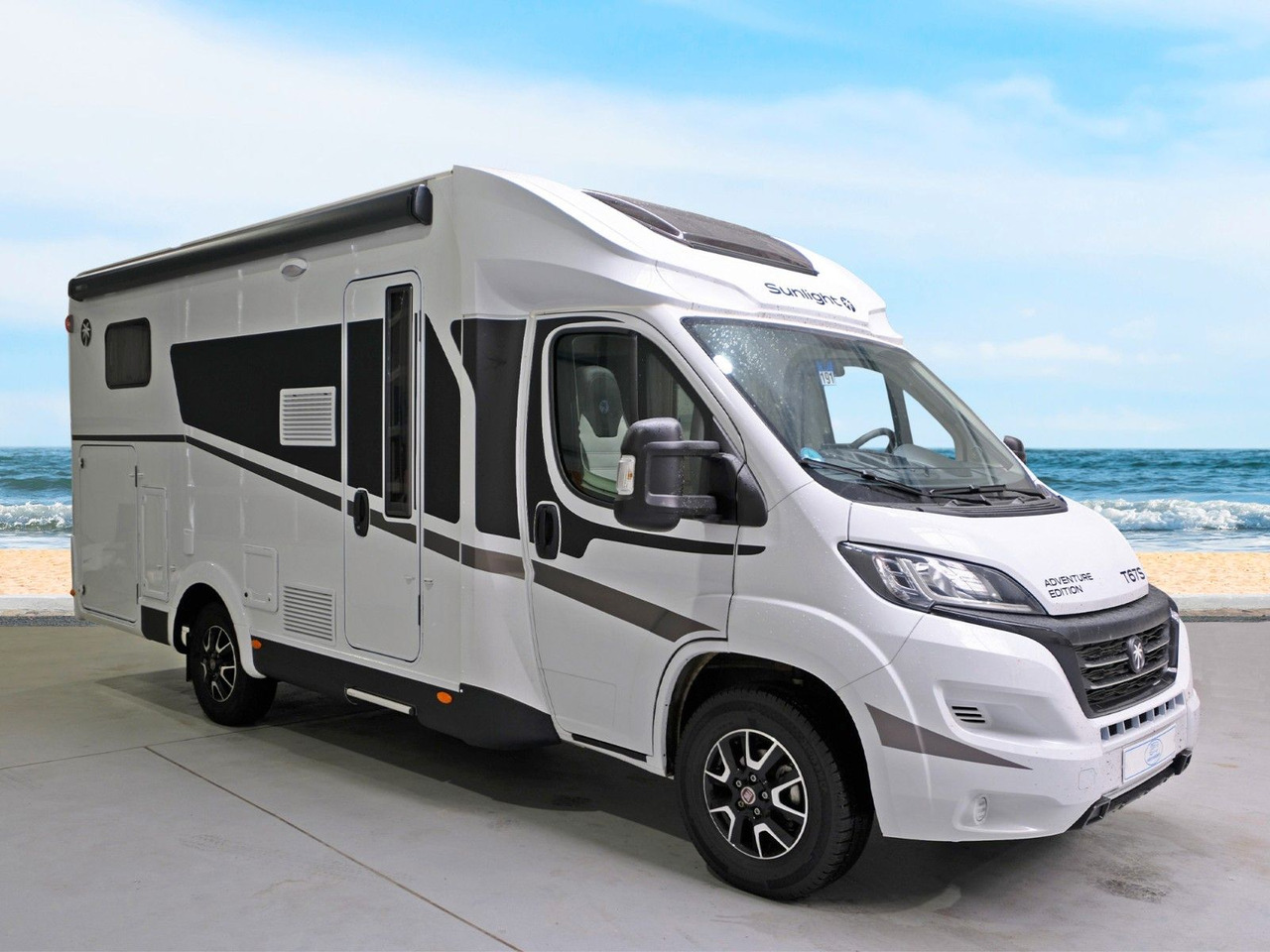 Sunlight T67 S Adventure Edition-Einzelbetten+Hubbett-TOP - Half integraal camper: afbeelding 1 Sunlight T67 S Adventure Edition-Einzelbetten+Hubbett-TOP - Half integraal camper: afbeelding 1